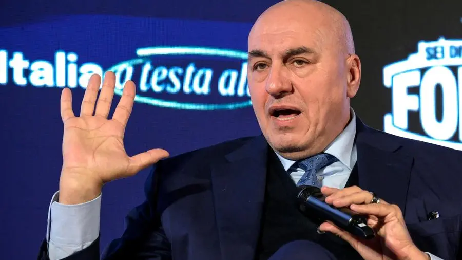 Crosetto rientra in Italia con volo militare. Bloccato a Dubai anche il questore di Roma
