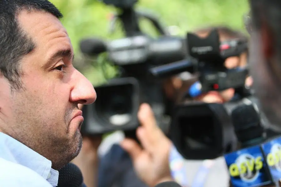 ©Lapresse 09/09/2010 Pavia,italia Sport Mario Balotelli alla clinica Intra Moenia all'interno dell'ospedale San Matteo per l'operazione al menisco Nella foto :Mino Raiola procuratore tra gli altri anche di balotellli