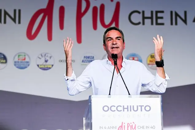 Roberto Occhiuto al comizio del centrodestra a Lamezia Terme a sostegno della sua ricandidatura alla presidenza della Calabria