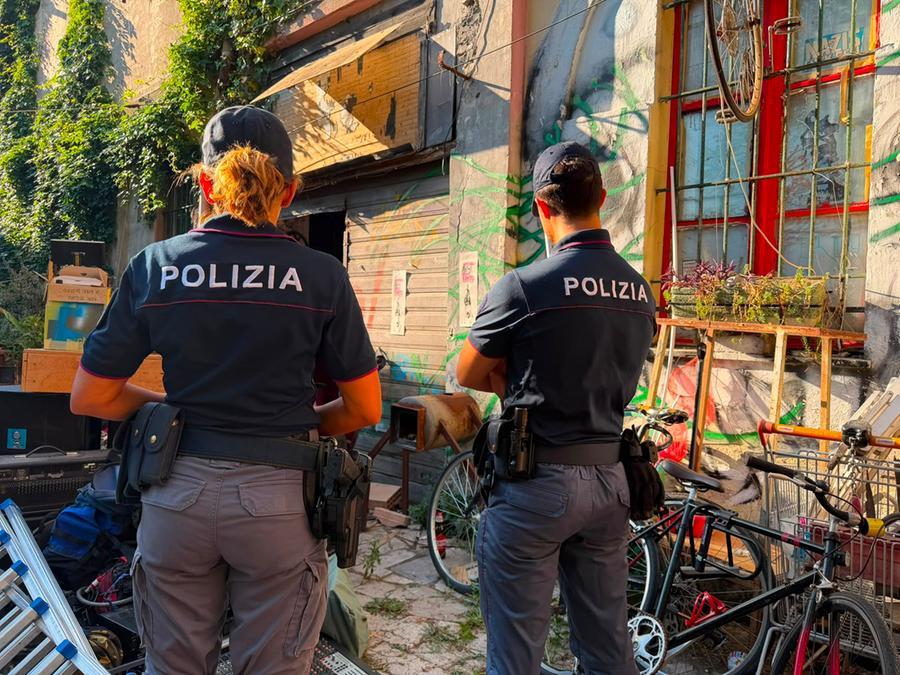 Bencivenga occupato, nuovo sgombero della Polizia. Anarchici in questura