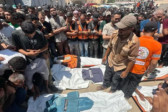 Dopo l'attacco israeliano all'ospedale Nasser di Khan Younis, nel sud della Striscia di Gaza