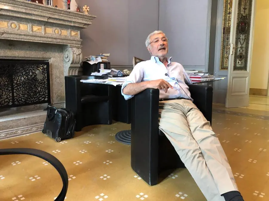 Andrea Bulgarella nel suo studio nel centro di Trapani
