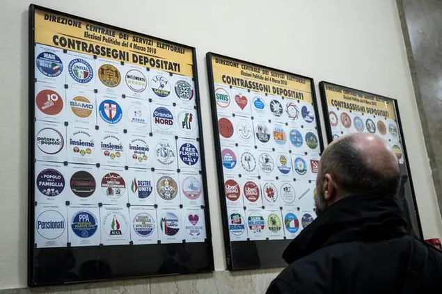 Foto Roberto Monaldo / LaPresse 20-01-2018 Roma Politica Elezioni Politiche - I simboli dei partiti depositati al Viminale Photo Roberto Monaldo / LaPresse 20-01-2018 Rome (Italy) Political elections 2018 - The symbols of the parties deposited at the Ministry of the Interior