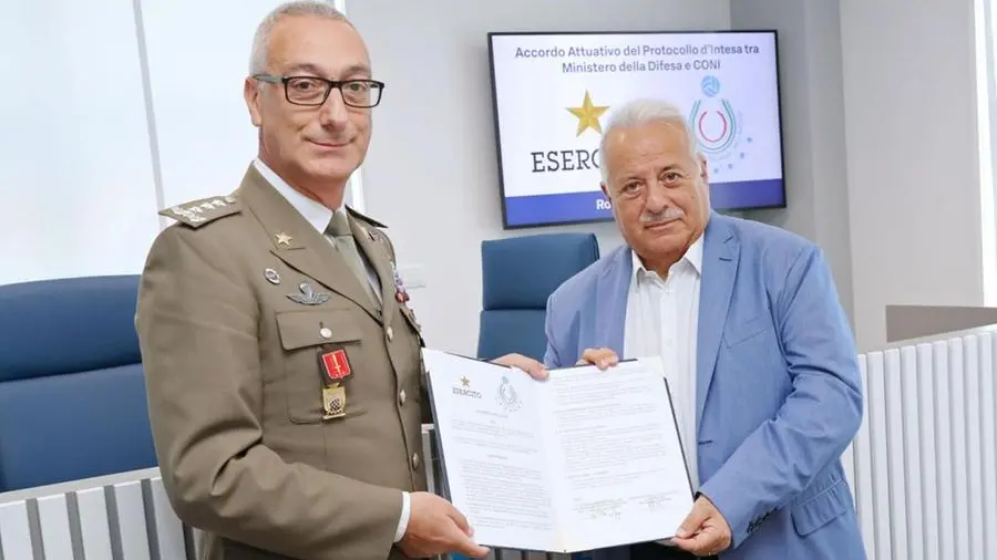 Atleti e soldati insieme in un accordo che mette in discussione il ruolo dello sport come diritto universale