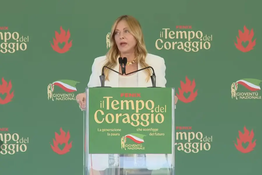 Meloni da Fenix: «Numero massimo di stranieri per classe e divieto di burqa»