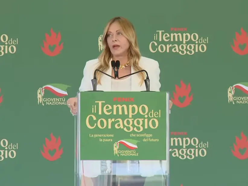 Meloni da Fenix: «Numero massimo di stranieri per classe e divieto di burqa»