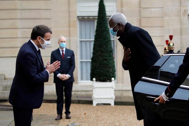 Copyright 2021 The Associated Press. Il presidente francese, Emmanuel Macron, riceve il presidente del Mali, Bah N'Daw