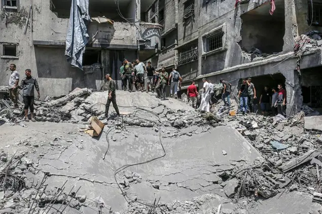 Edificio in macerie a Gaza. Foto credit: Epa/Mohammed Saber