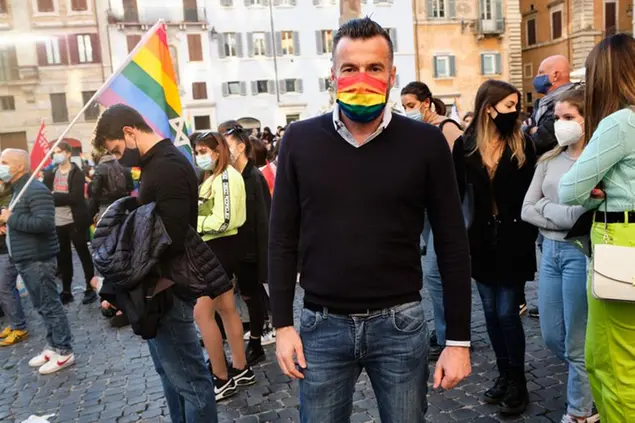 Manifestazione a favore della legge sull'omotransfobia del 17 ottobre, nella foto il deputato Alessandro Zan (Pd) (LaPresse)