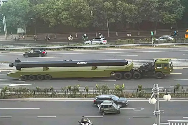 (I preparativi postati dai cittadini cinesi sui social. Foto Ssbcrack)