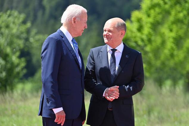 Federal Chancellor Olaf SCHOLZ with US President Joe BIDEN, greeting the heads of state. Arrival, 48th G7 Summit 2022 at Schloss Elmau from June 26-28, 2022. Photo by: Frank Hoermann/SVEN SIMON/picture-alliance/dpa/AP Images