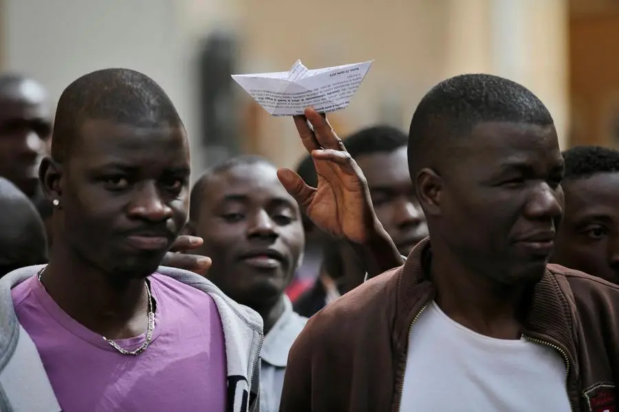 (Manifestazione contro la strage di immigrati nel Mediterraneo. Foto LaPresse)