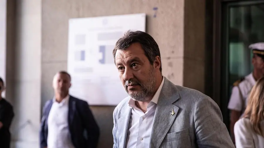 Deputata e sindaco in accordo per finanziamenti a Tropea, mentre il governo affronta critiche per la tassa sui pacchi extra Ue