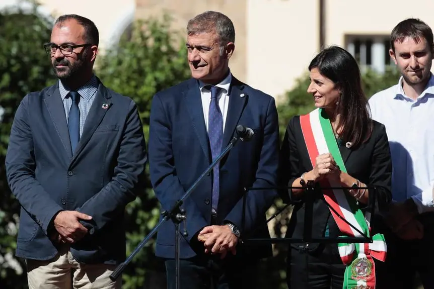 04/10/2019 Roma. La sindaca Virginia Raggi e il ministro dell'Istruzione Lorenzo Fioramonti intervengono alla Festa degli Alberi nelle scuole. Nella foto col presidente della Fondazione UniVerde Alfonso Pecoraro Scanio