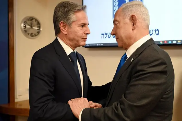 Il primo ministro israeliano Benjamin Netanyahu incontra il segretario di Stato americano Antony Blinken a\\u00A0Tel Aviv