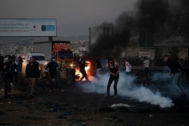 Palestinians clash with Israeli forces at the Hawara checkpoint, south of the West Bank city of Nablus, Sunday, May 16, 2021. (AP Photo/Majdi Mohammed)