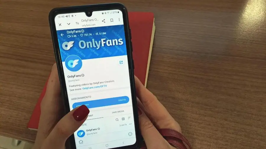 Maestra licenziata perché ha un account su OnlyFans il parere dei