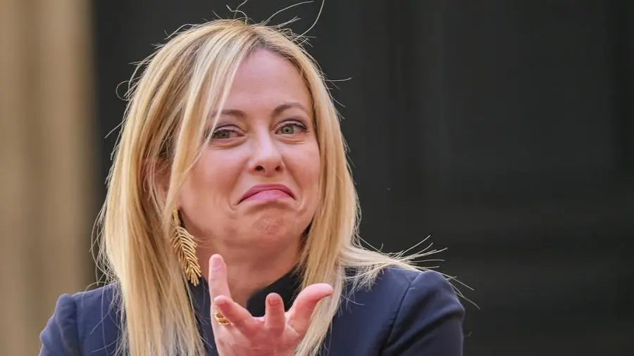 E se il 25 aprile Meloni cantasse “Bella ciao”?