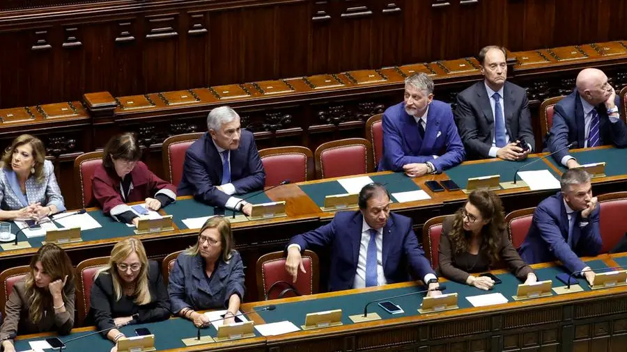 Il Melonellum è legge con 227 sì. Meloni regge e gioca con la data del voto