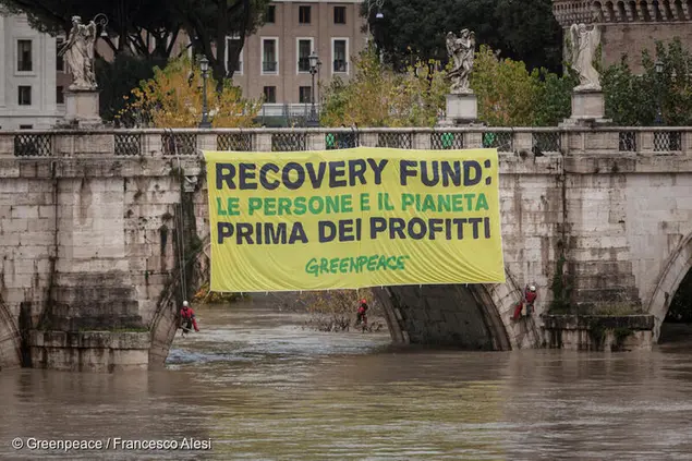 (© Greenpeace / Francesco Alesi)