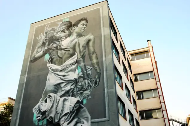 Roma, il murale contro l'omofobia nel quartiere di San Paolo dall’artista olandese JDL Foto LaPresse