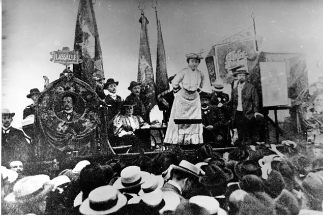 Polish born Rosa Luxemburg (Rozalia Luksenburg) stands on a stage with her fair dress and hat during a meeting of the Social Democrats, addressing the comrades in Stuttgart, Germany, 1907. She was killed January 15, 1919 after the unsucessful Spartakus uprising. (AP Photo)