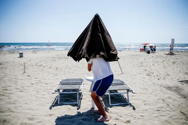 Foto Cecilia Fabiano/ LaPresse 31 Maggio 2020 Roma (Italia) Cronaca Fase 2 :spiagge aperte Nella Foto : Ardea Tor san Lorenzo Photo Cecilia Fabiano/LaPresse May 31, 2020 Rome (Italy) News Phase 2 : beach’s reopening In the Pic: Ardea Tor san Lorenzo