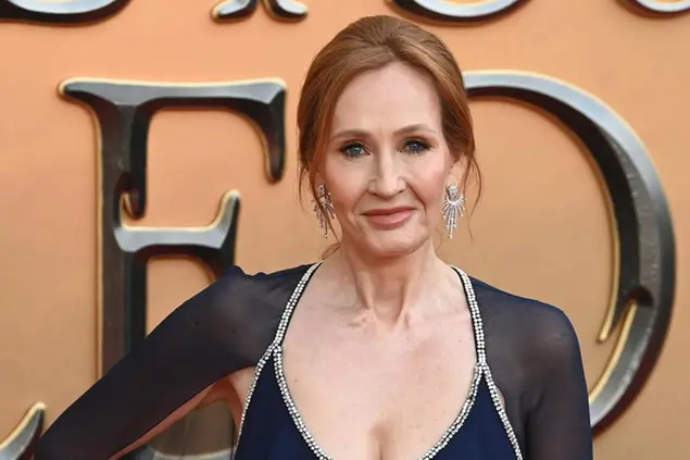 La scrittrice JK Rowling è considerata tra le nemiche più agguerrite della \\\"cultura woke\\\"