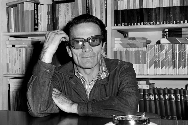 Anni '70 Roma, Pier Paolo Pasolini alla libreria Croce (Foto AGF)