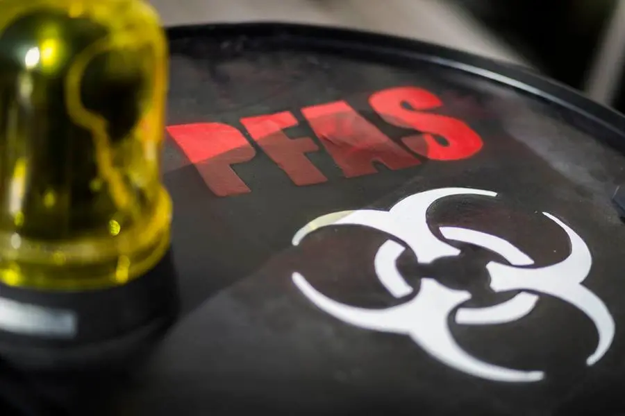 Foto Ufficio Stampa Greenpeace/Francesco Alesi/LaPresse 09-03-2017 Venezia, Italia Cronaca Greenpeace alla Regione Veneto per protestare contro l’inquinamento da PFAS, sostanze chimiche pericolose, presenti anche nell’acqua potabile di molti comuni tra le province di Vicenza, Verona e Padova. DISTRIBUTION FREE OF CHARGE - NOT FOR SALE