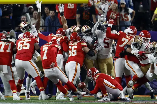 I Kansas City Chiefs hanno vinto il Super Bowl, battendo i San Francisco 49ers (foto EPA)