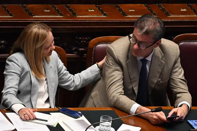 La presidente del Consiglio dei Ministri, Giorgia Meloni, col ministro dell'Economia e Finanze, Giancarlo Giorgetti