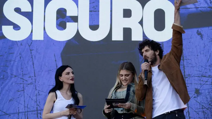 Il Primo Maggio nelle piazze: concerti a Roma e Taranto, scontri a Torino