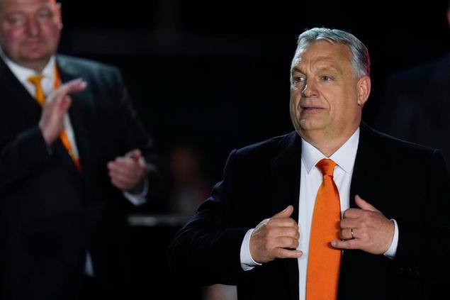 (Il premier ungherese dopo la vittoria. Foto AP)