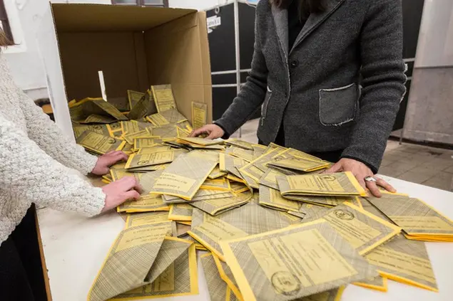 Apertura delle urne elettorali (Foto: La Presse)