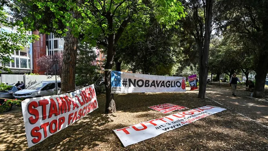 Politici italiani intentano cause contro giornalisti, risarcimento al 50% in caso di soccombenza