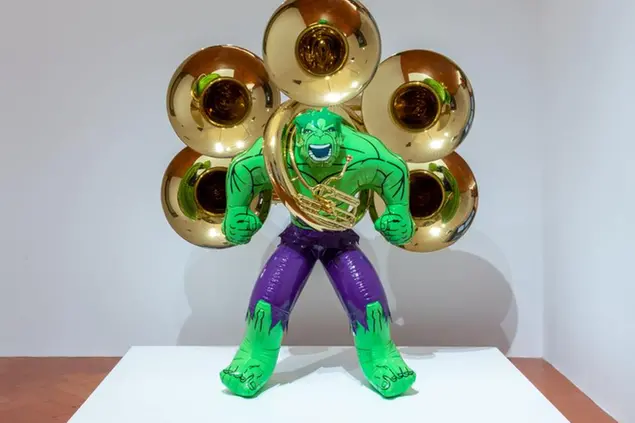 Jeff Koons, Hulk (Tubas), 2004-2018, bronzo policromato e ottone, 247 x 210 x 122,2. Palazzo Strozzi, Firenze. © Jeff Koons. Foto Ela Bialkowska OKNOstudio