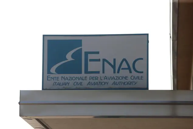 12/08/2020 L'aeroporto Marco Polo - Tessera vuoto a Ferragosto per l'emergenza Covid. Logo ENAC