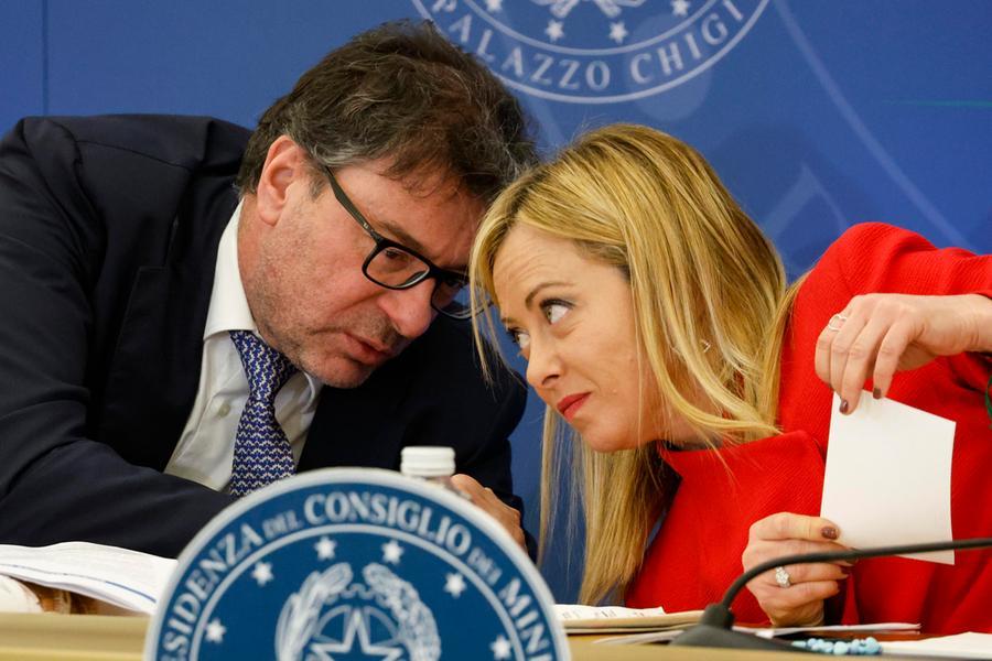 Meno tasse, pensioni più alte, la manovra è un libro dei sogni