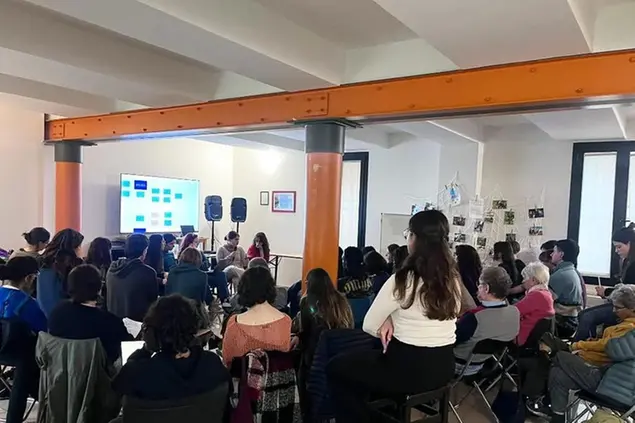 Uno degli incontri all'interno della clinica popolare di Padova (social pagina Assemblea salute e cura Padova)