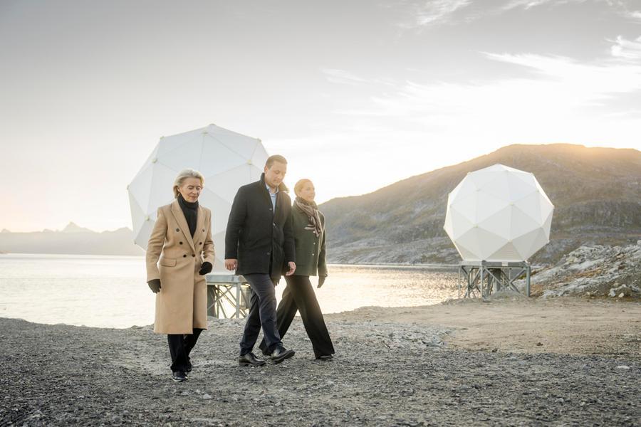La presidente Ue von der Leyen visita Nuuk e annuncia finanziamenti per migliorare la connessione internet e sviluppare progetti energetici in Groenlandia