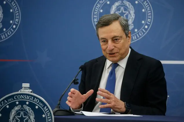 Foto Fabio Frustaci/LaPresse/POOL Ansa 07-10-2021 – \\u00A0Il presidente del consiglio Mario Draghi durante una conferenza stampa.