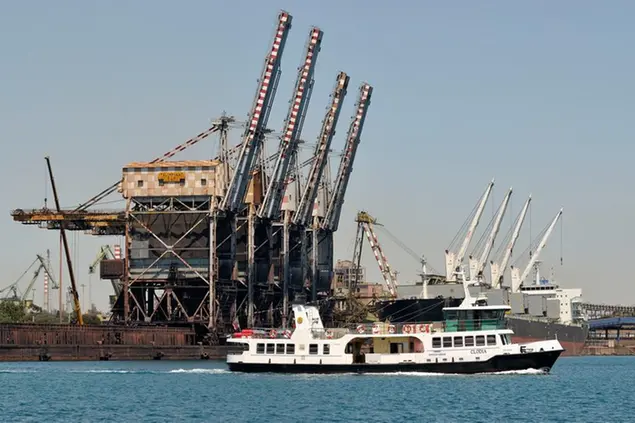 28/06/2012, Taranto, Il porto di Taranto visto dal mare. Nella foto i docks del porto mercantile