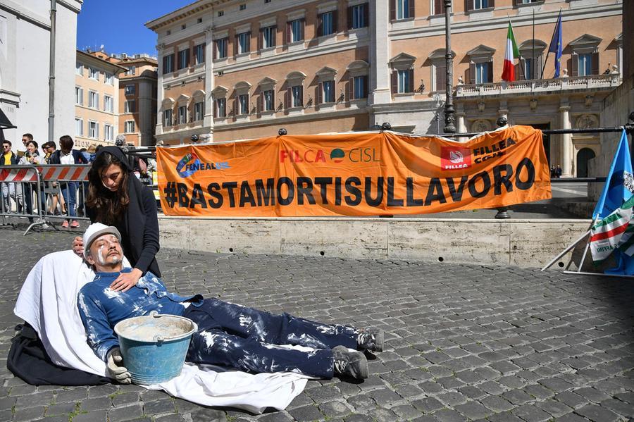 Nel torinese un operaio di 25 anni è morto incastrato in un macchinario