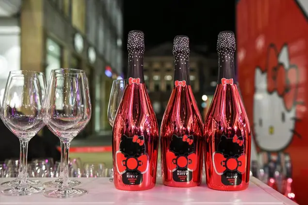 14 November 2019, Berlin: Red champagne bottles of a Hello Kitty Anniversary Edition and champagne glasses at the party for Hello Kitty's 45th birthday in the Mall of Berlin. Photo by: Jens Kalaene/picture-alliance/dpa/AP Images