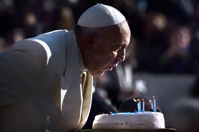 17 dicembre 2022 Pope Francis Celebrates His 86th Birthday Photo by: Stefano Spaziani/picture-alliance/dpa/AP Images